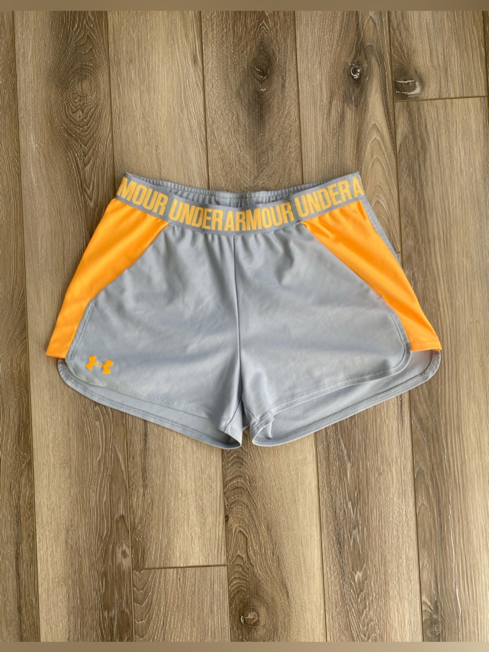 Under Armour HeatGear Loose Fit Gray/Orange Women’s Shorts Size S